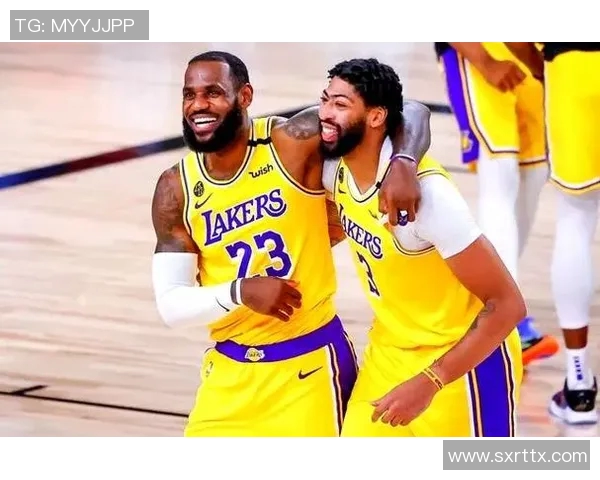 詹姆斯的传奇之路:从篮球新星到全球体育偶像的成长历程